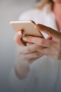 telefon, dijital teknoloji, ekran bağımlılığı, ebeveyn, tehlikeli, 